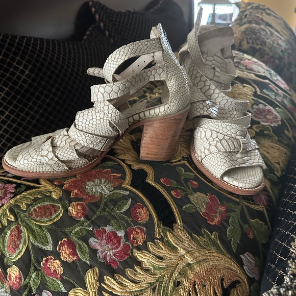 Freebird snake leather sandals - Picture 2 of 6